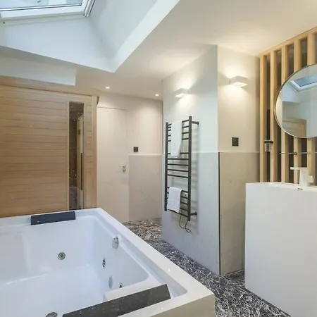 Victor Hugo Romantic - Sauna Et Balneo Apartman *